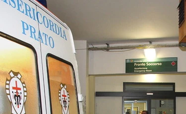 Prato, indagato l'agente che ha sparato al detenuto marocchino in ospedale: scoppia un altro caso