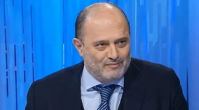 Franco Bechis e il sospetto sull'uso obbligatorio delle mascherine: "Qualcosa non torna, troppe contraddizioni"