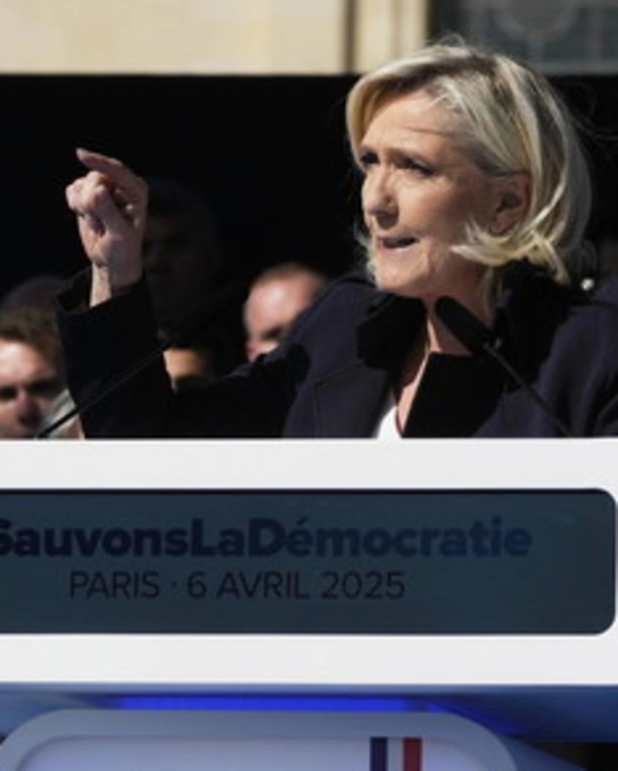 Marine Le Pen a Quarta repubblica: "Censurano chi è contro questa Ue"