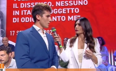 https://media.liberoquotidiano.it/65fxaD19Iwld2FeojPvbZck31NLGcVbad1yjLkQjPj4/width:800/quality:90/aW1hZ2VzLzIwMjUvMDkvMTkvMDgzMjU1MDY0LTUwNmNiZjMxLWI1NTMtNGVlNy04MzdmLTcxOWQyYzE3NDY1ZC5qcGc.webp