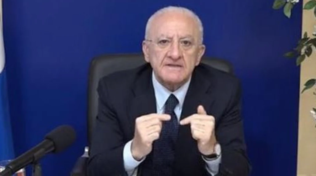 De Luca ignora Mattarella e insulta ancora Meloni: "Stracciarola"