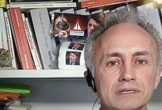 Renzi querela Travaglio per la carta igienica? La replica: "Sai come l'ho usata?"