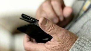 Rimini, anziano dona 100mila euro in 3 anni a una donna africana. Rovinato
