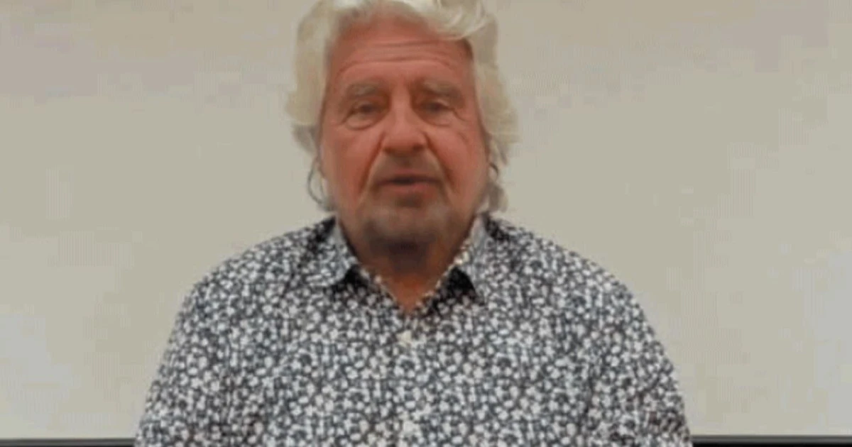 Grillo ora fa il post in cinese pur di compiacere il Dragone