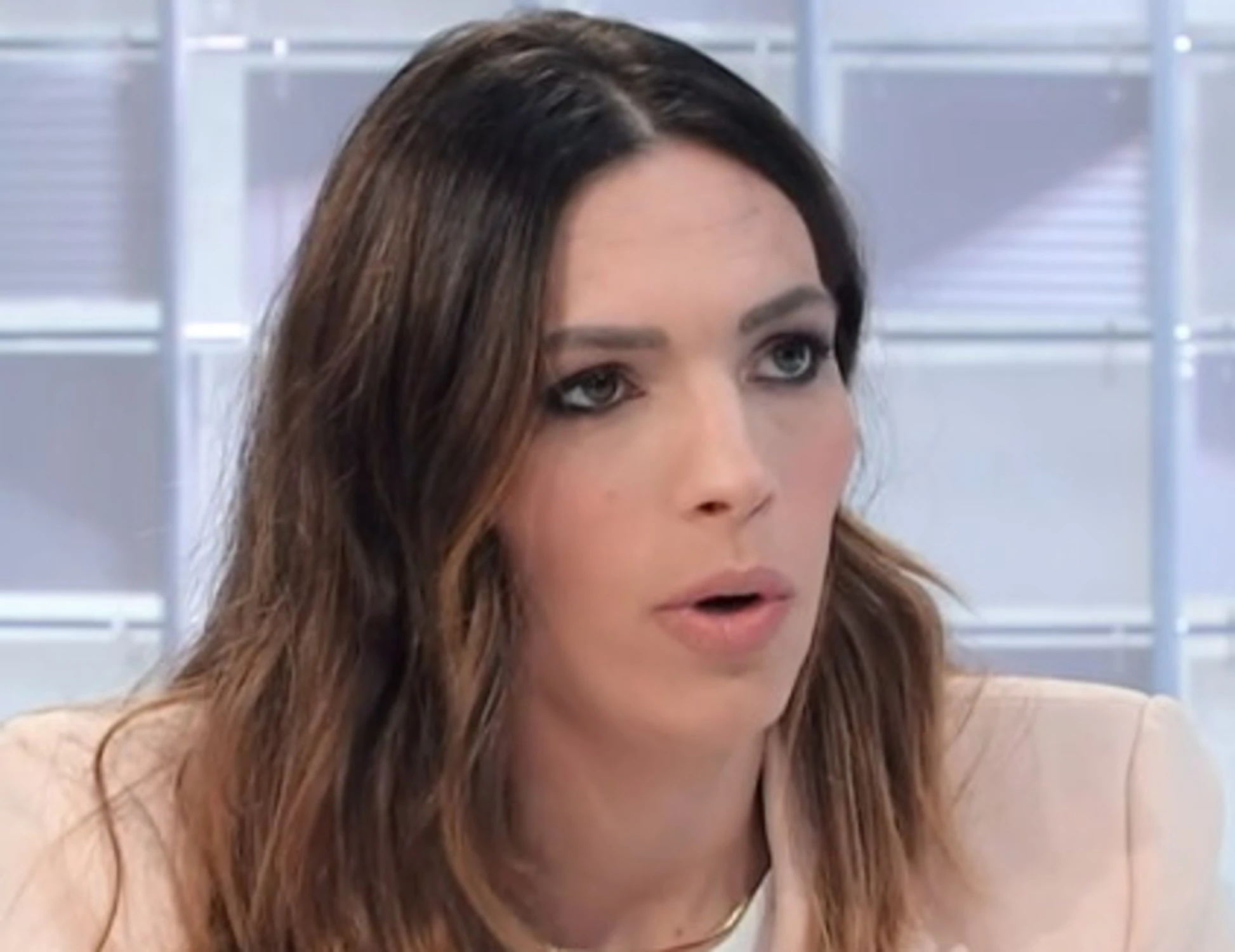 L'Aria Che Tira, la grillina si copre di ridicolo: "Nei panni della Meloni"