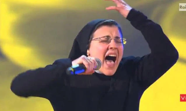 Mara Maionchi spara su suor Cristina: "Deve fare la corista"