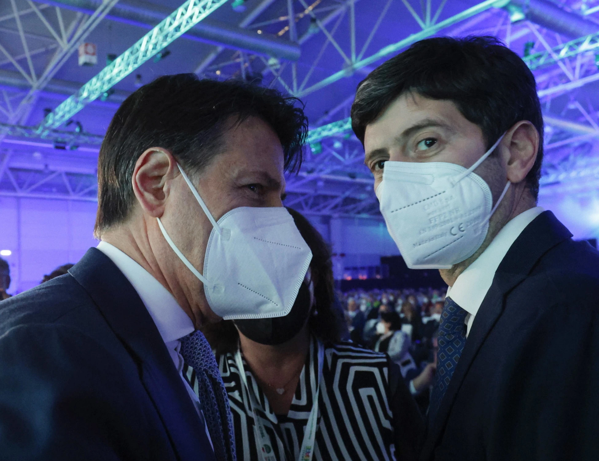 Covid, respiratori e voli cinesi: nuove ombre sulla pandemia