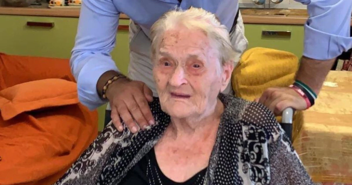 Matteo Salvini, nonna Rosa a Lampedusa: "I clandestini devono andare via. Soltanto la Lega può salvarci"