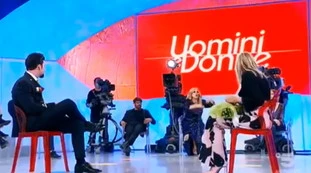 Uomini e Donne, drammatico ingresso in studio per Sirius: Galgani-Cipollari, delirio totale