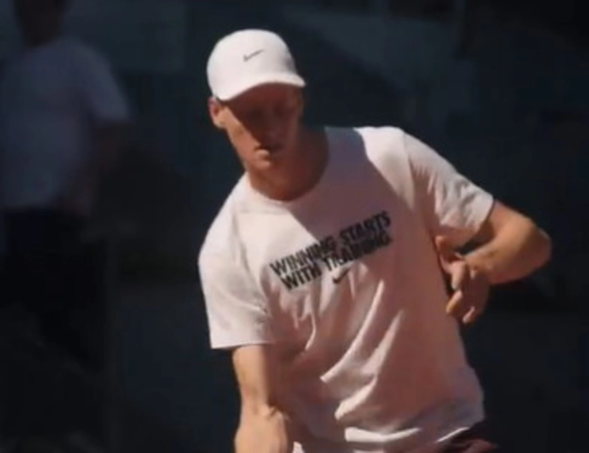 Jannik Sinner, il guaio in allenamento e la scelta radicale a Madrid