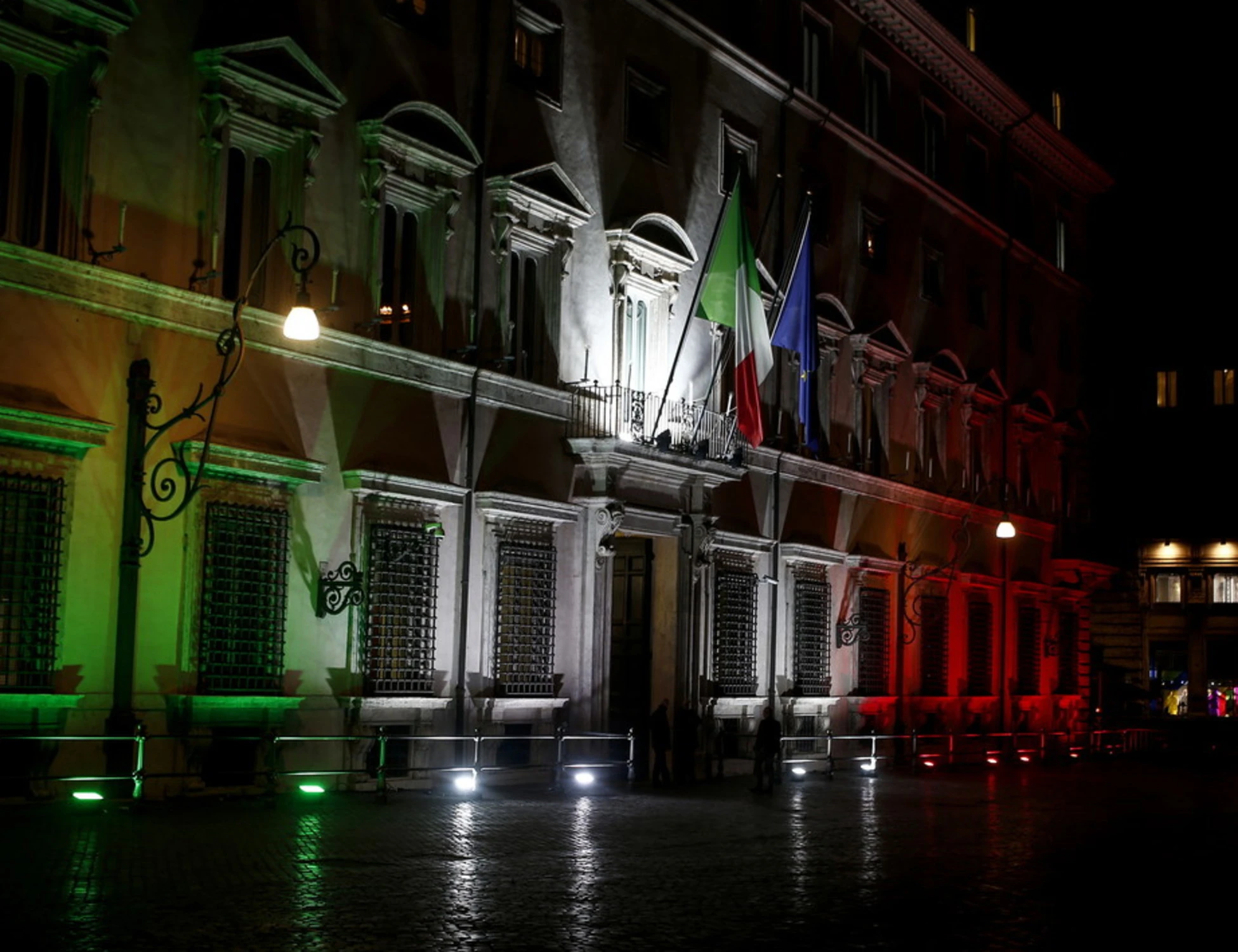 Iran, Meloni ai leader del Golfo: "Condanna degli ingiustificabili attacchi subiti"