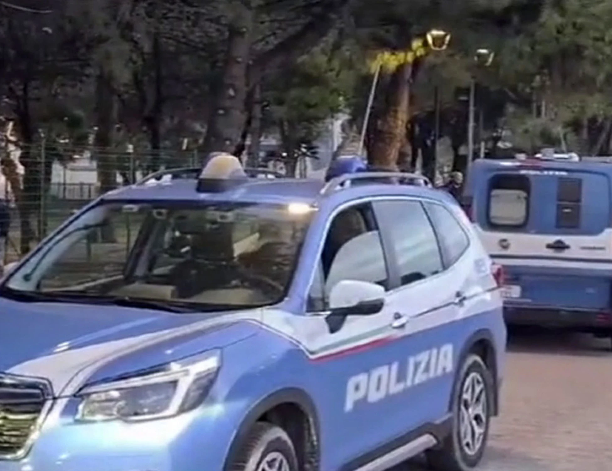 Verona, auto impazzita investe tre persone: un bimbo perde una gamba