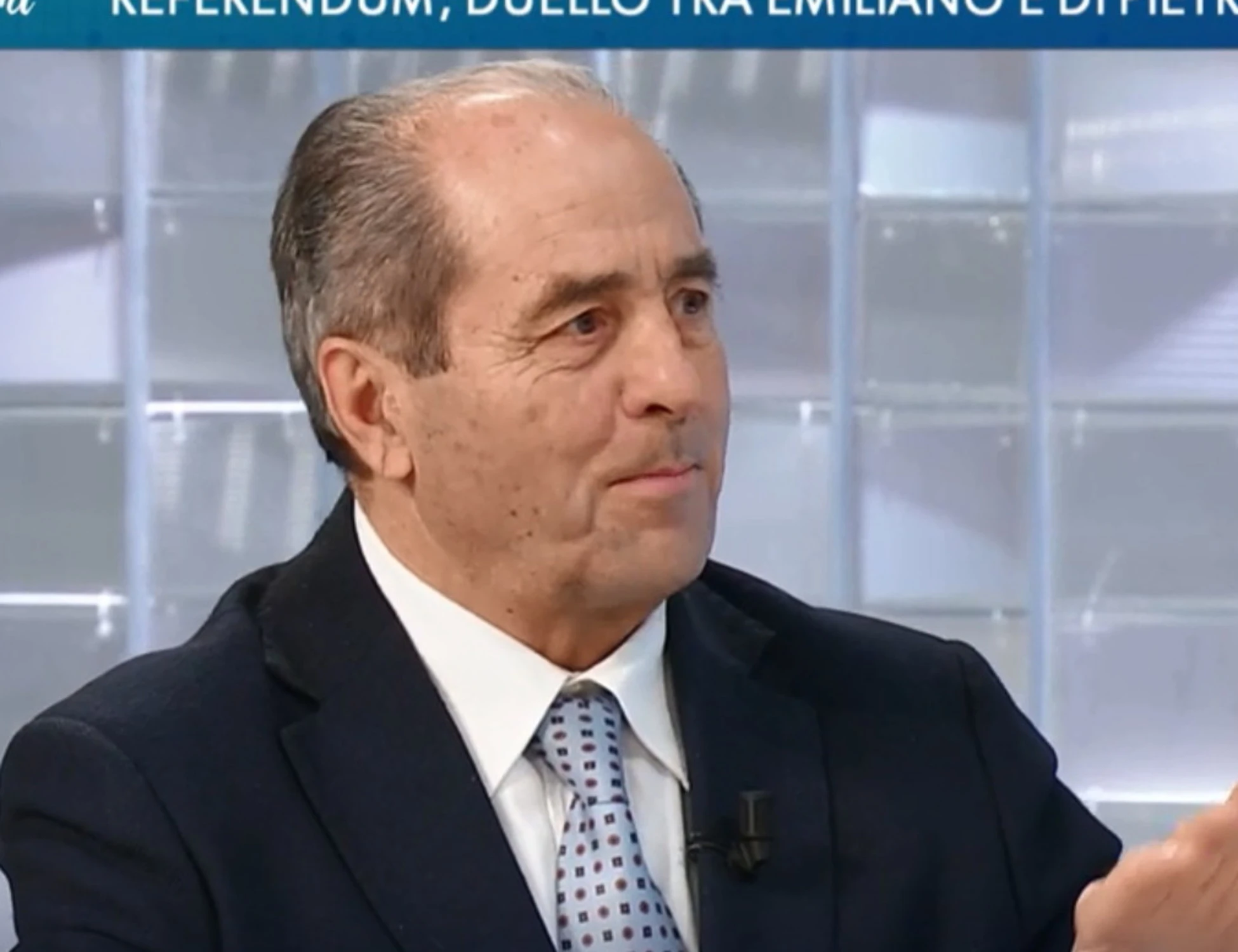 Referendum, Di Pietro: "Giochereste una partita con l'arbitro scelto dai giocatori?"