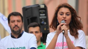 "Susanna Ceccardi è al guinzaglio di Matteo Salvini".  Insulti sessisti di Eugenio Giani (Pd) all'avversaria nella corsa alla Regione Toscana