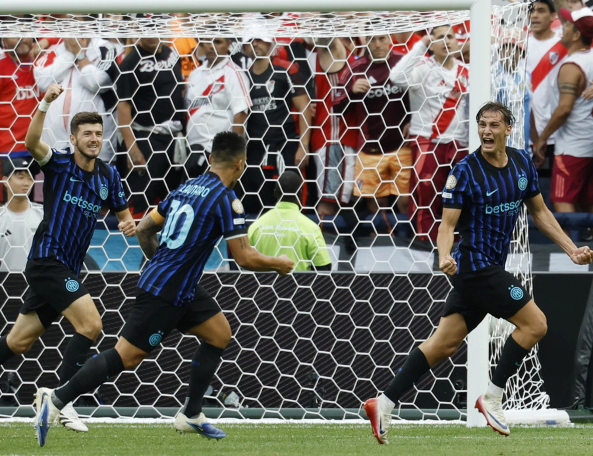 L'Inter batte il River: Pio Esposito e Bastoni in gol, Chivu agli ottavi al Mondiale per club