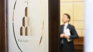 Giuseppe Conte, una voce nella fronda M5s: "Promette posti blindatissimi nella sua lista", il premier può davvero saltare