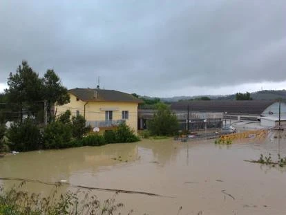 Alluvione nelle Marche, esonda un fiume: due morti a Senigallia