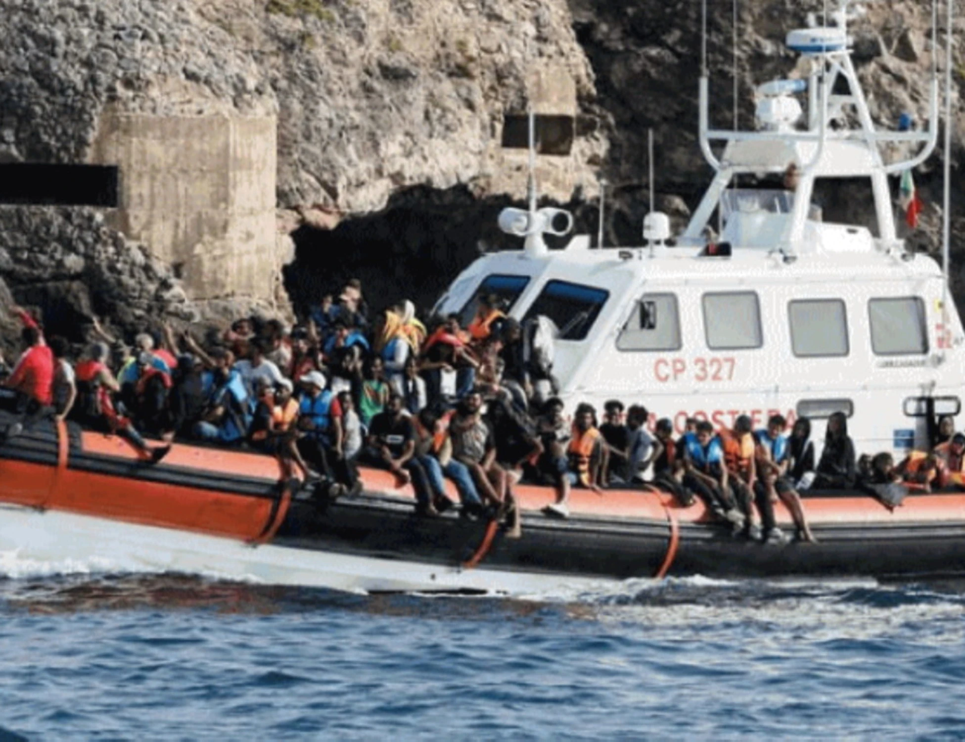 Unione europea contro i suoi giudici: "Subito nuove norme per rimpatriare i migranti"