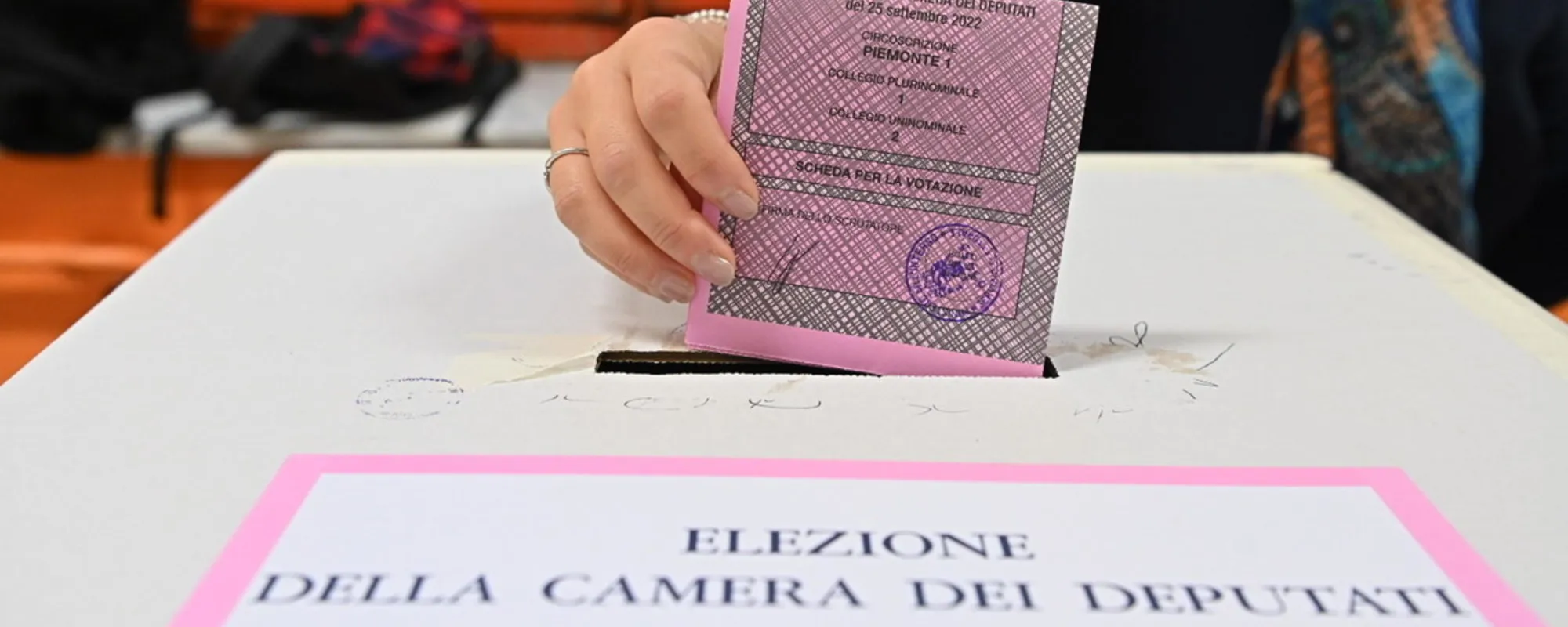 Leggi l'articolo: FdI domina, il Pd crolla e... controsorpasso: Mentana, il sondaggio è una sentenza