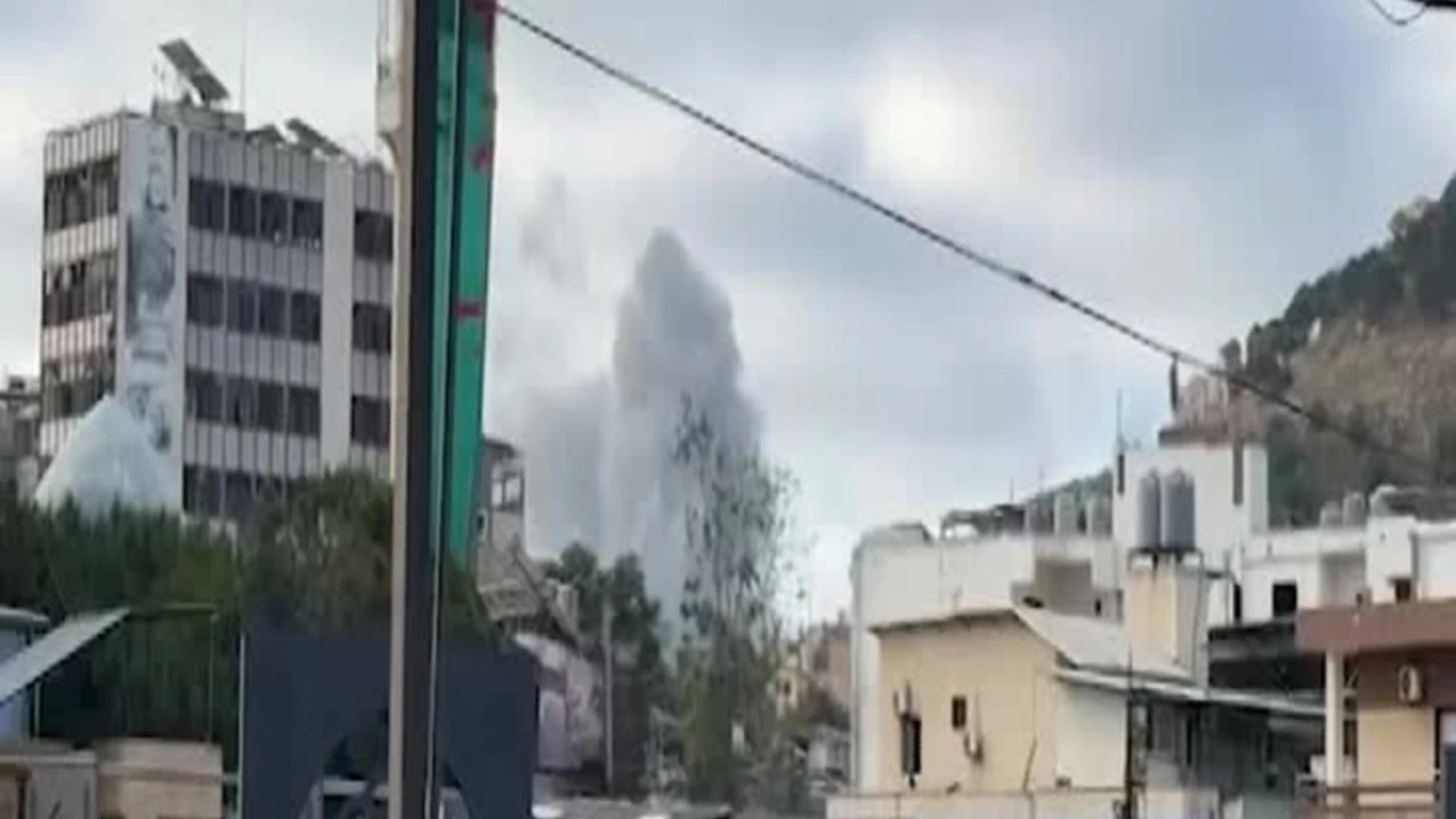 Raid israeliani su un villaggio nel sud del Libano