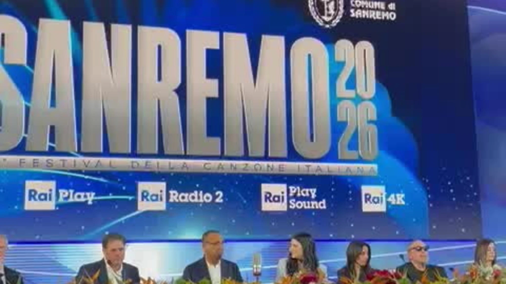 Sanremo 2026, Carlo Conti annuncia una possibile sorpresa: "Potrei restare io o..."