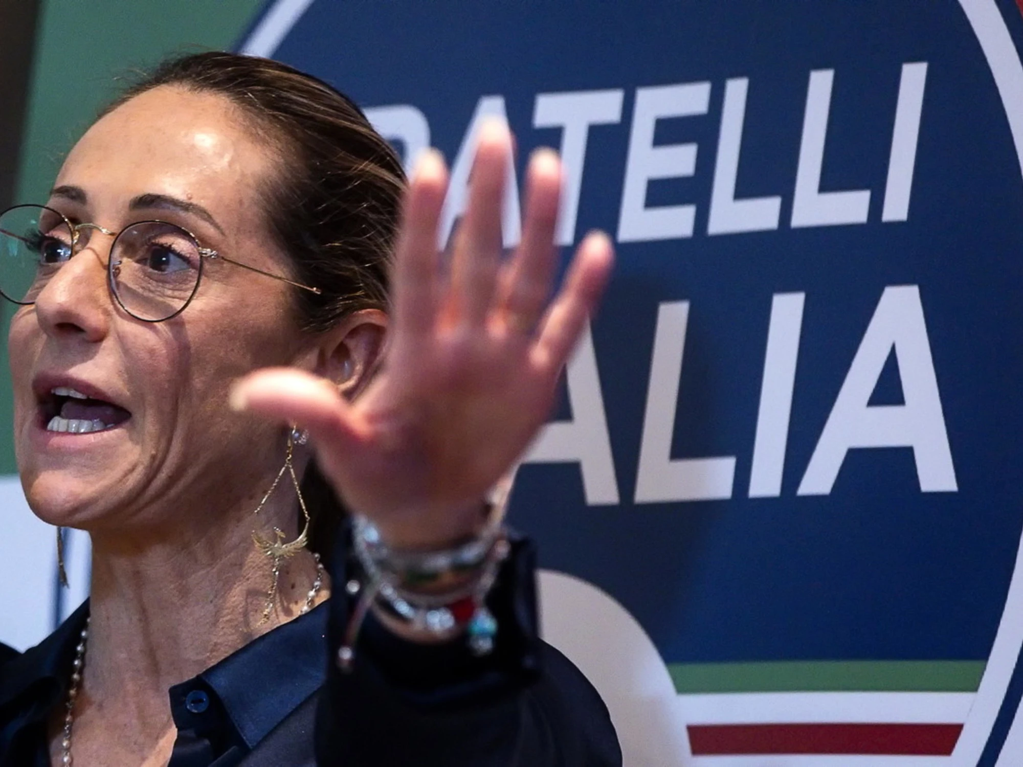Giorgia Meloni "prima premier della Terza repubblica": Arianna fa impazzire le opposizioni