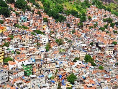 Immobiliaristi si contendono i terreni delle favelas di Rio de Janeiro