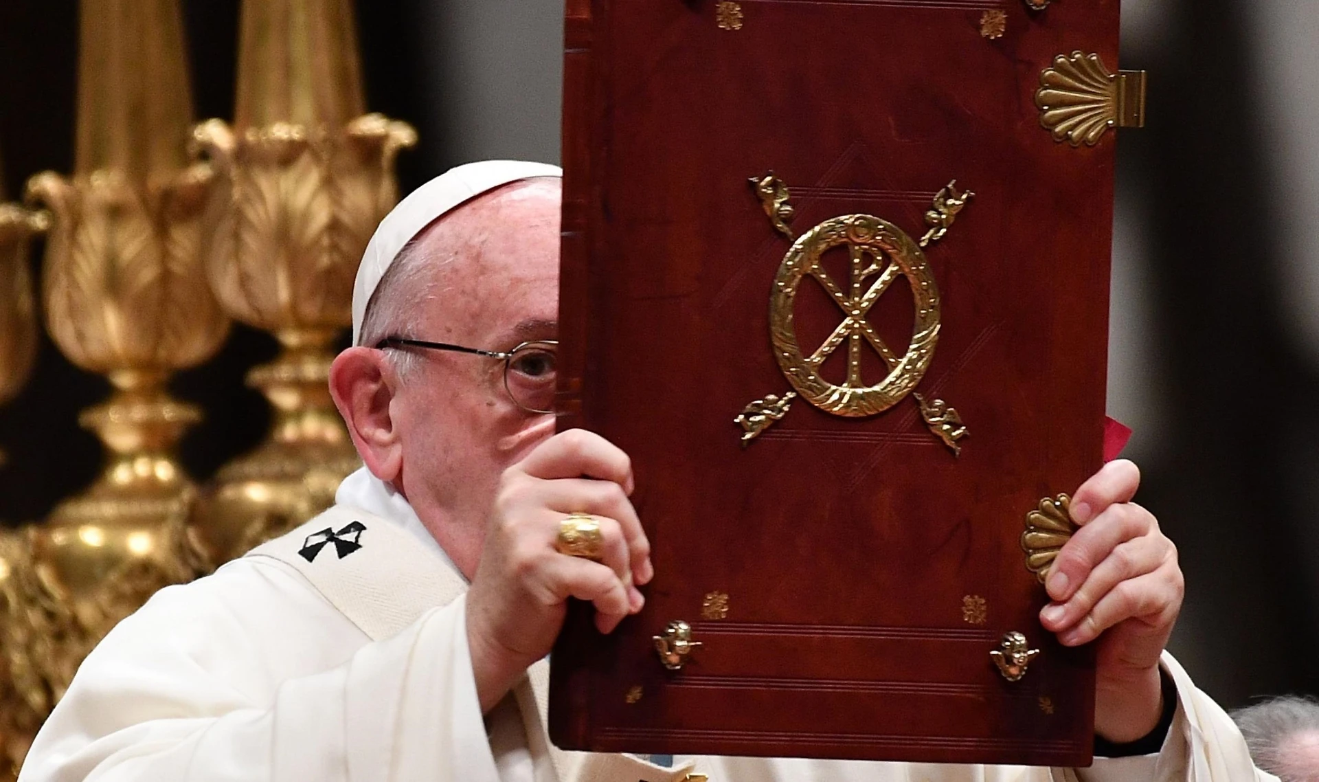 Vaticano, Papa Francesco e le voci sul consigliere sull'immigrazione: un ex Bielderberg e Goldman Sachs?