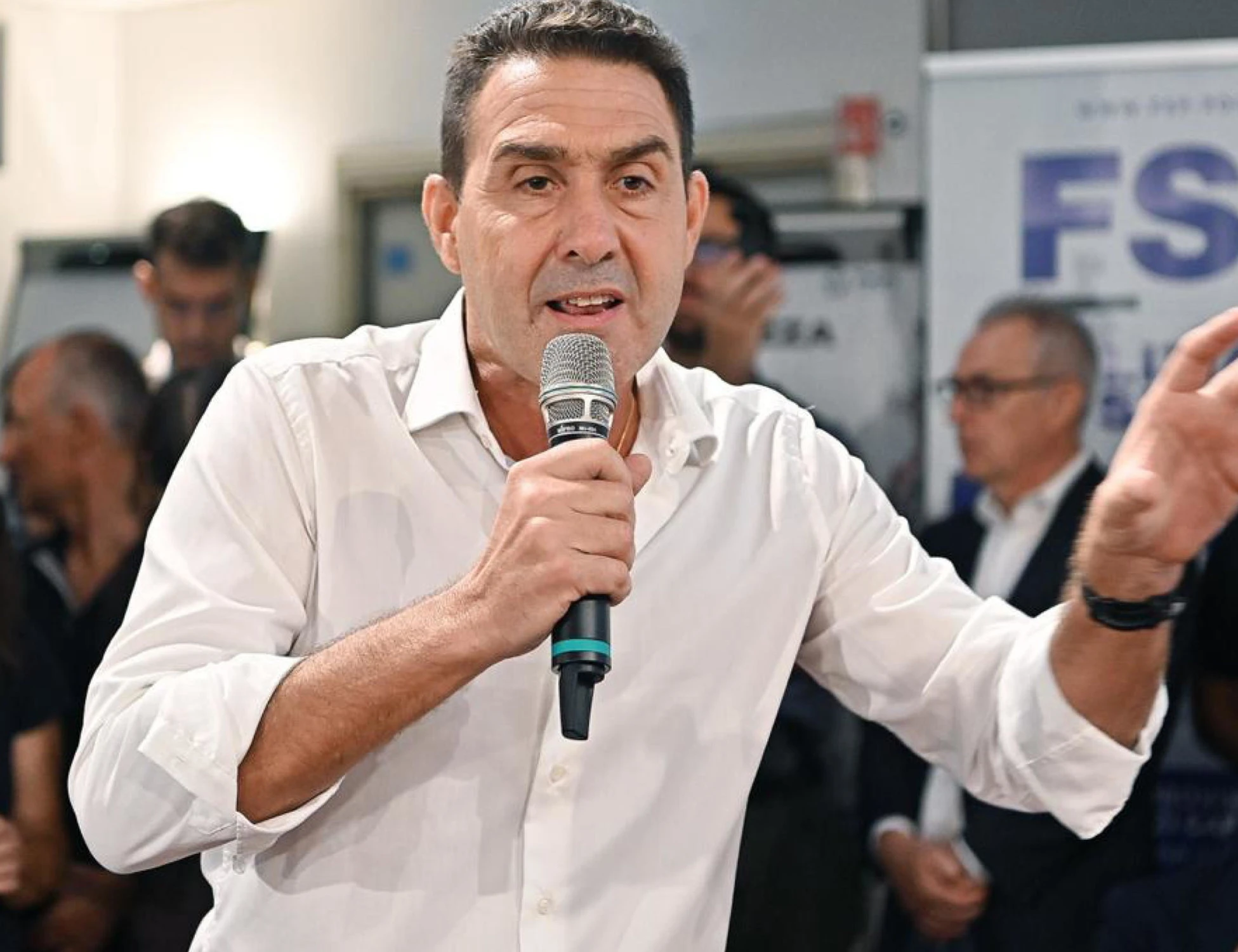 Il piano di Vannacci: mandare il Pd al governo