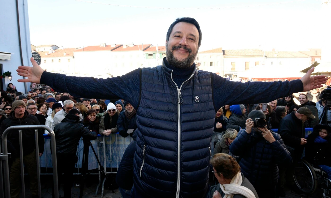 Lucia Azzolina contro Matteo Salvini: "Lui non ha mai studiato, non sa distinguere la tesi dal tirocinio"