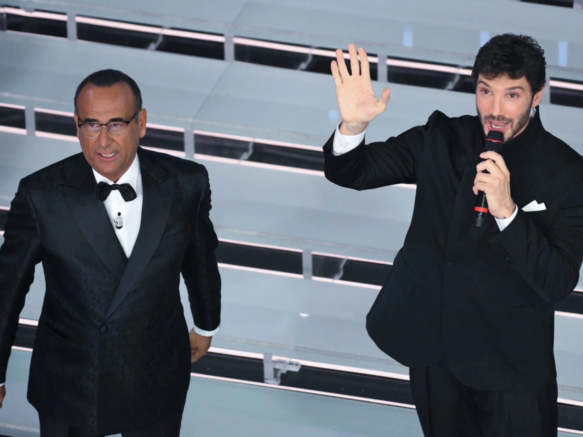 Sanremo 2026, Carlo Conti vuota il sacco: "De Martino? La mia richiesta alla Rai"