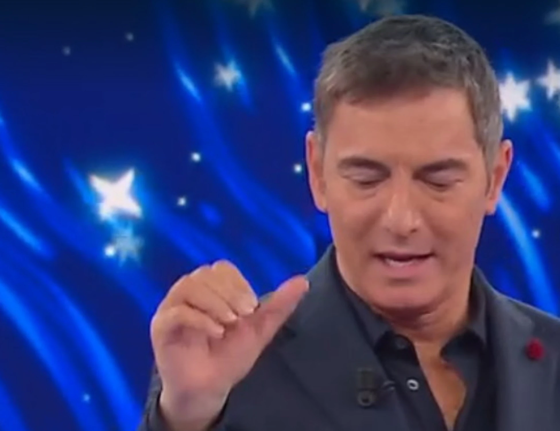 L'Eredità, gaffe di Marco Liorni: "De Andrè..."