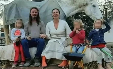 Famiglia nel bosco, "i bimbi e i cucchiaini di plastica": la foto che cambia tutto