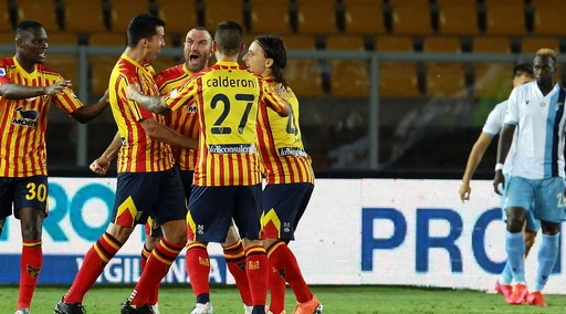 Lecce-Lazio 2-1, sprofondano i biancocelesti: ora anche il secondo posto è a rischio