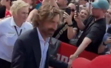 Pina Picierno contro Pirlo e Materazzi in Russia: "I soldi possono comprare molte cose"