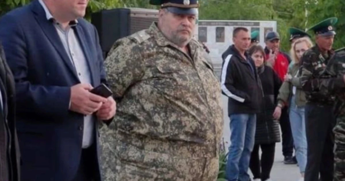 Generale Pavel, 130 kg e 1 litro di vodka al giorno: l'uomo che sconvolge la Russia