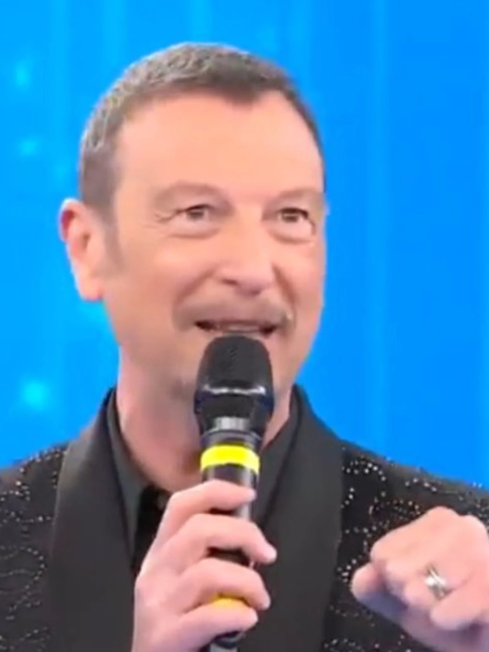 Amadeus ad Amici di Maria De Filippi, le sue prime parole: "Mer***a!"