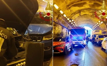 Maxi tamponamento nella galleria sull'A20: 80 mezzi coinvolti, sul posto ambulanze e Vigili del Fuoco