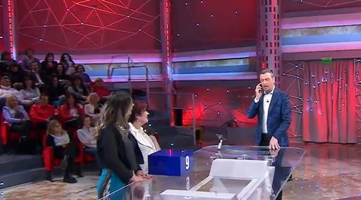 Affari Tuoi, la premonizione rovina Patrizia: come si brucia 100mila euro, gelo in studio