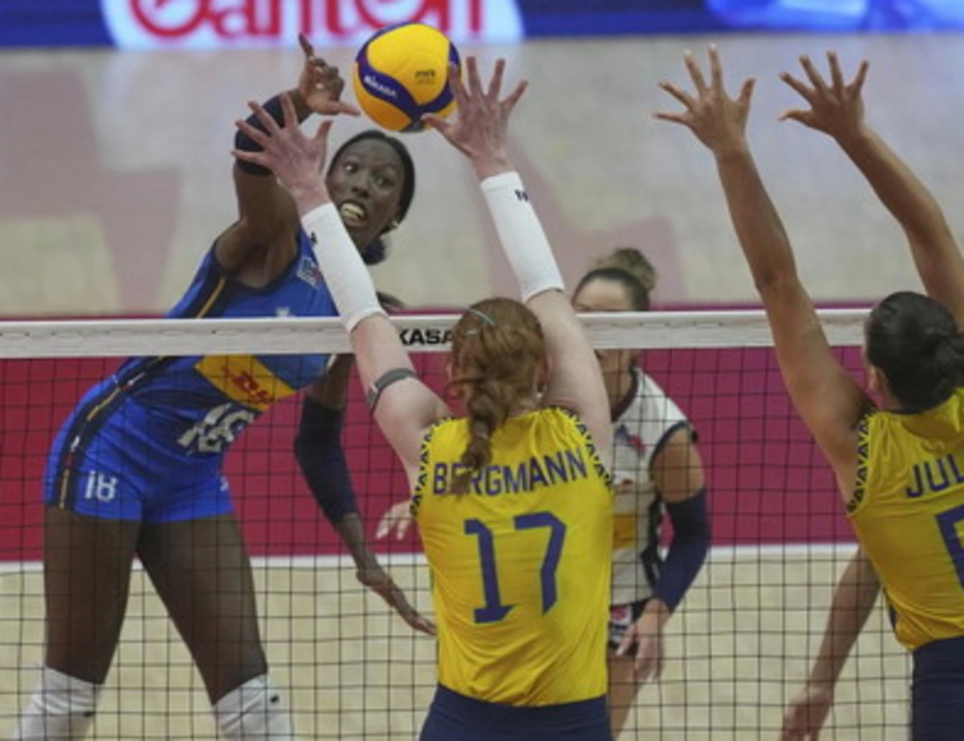 Mondiali pallavolo, l'Italia di Velasco in finale: rimonta epica, le azzurre schiacciano il Brasile