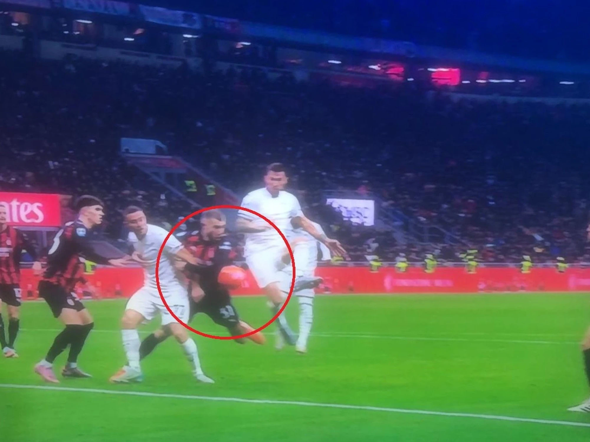 Milan-Lazio, Lele Adani estremo: "Oggi muore l'arbitro"