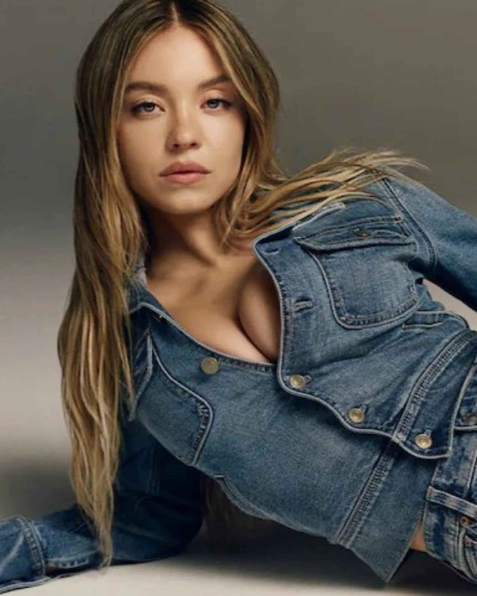 Sidney Sweeney e lo spot per i jeans: "Nazista, supremazia bianca". L'ultimo delirio della sinistra