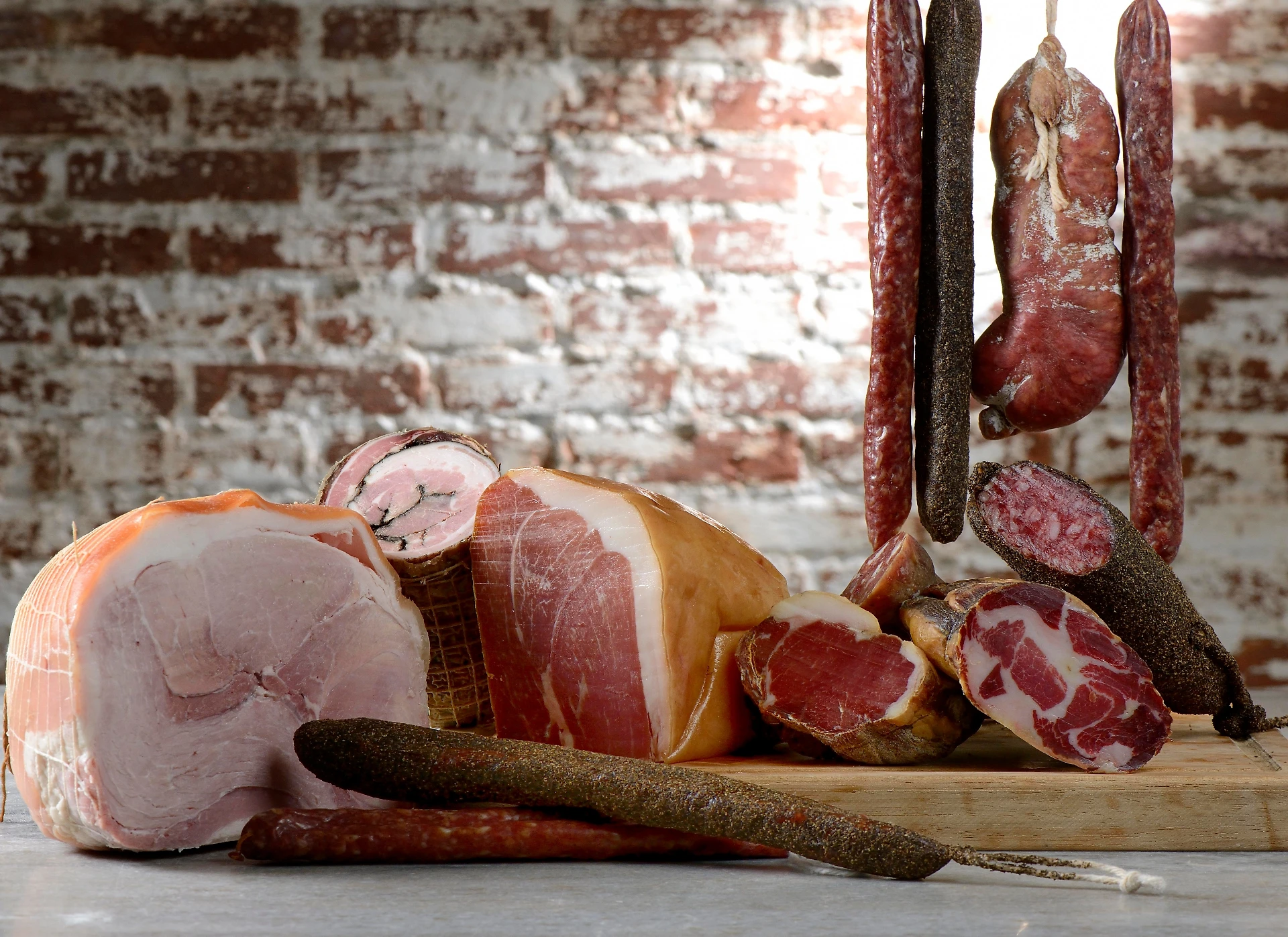 Coppa di maiale, ritirato insaccato prodotto da Antica gastronomia Macerata: rischio contaminazione listeria