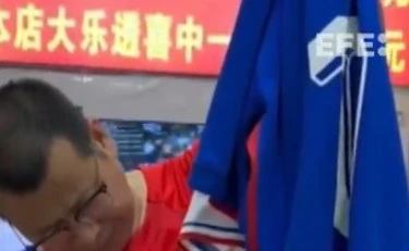 Mbappé, i tifosi danno fuoco alle sue maglie: ira in Cina