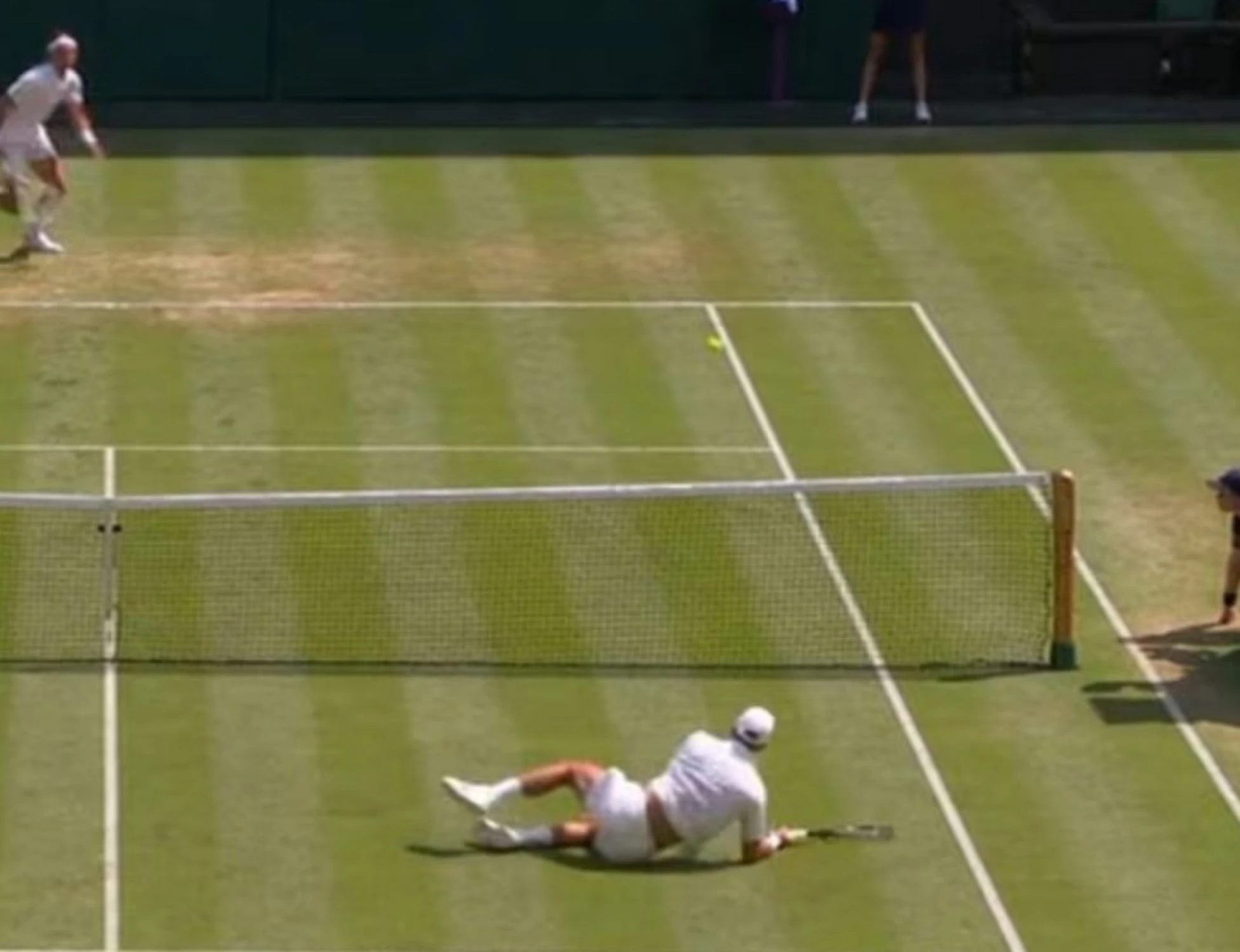 Novak Djokovic da urlo, il tuffo immaginifico: come chiude il set