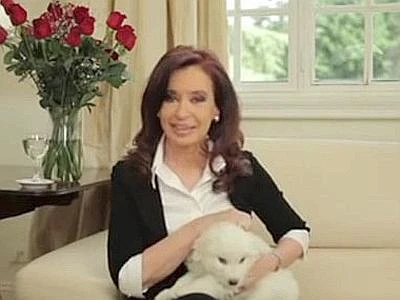Kirchner torna al lavoro: rimpasto di governo e un nuovo cane