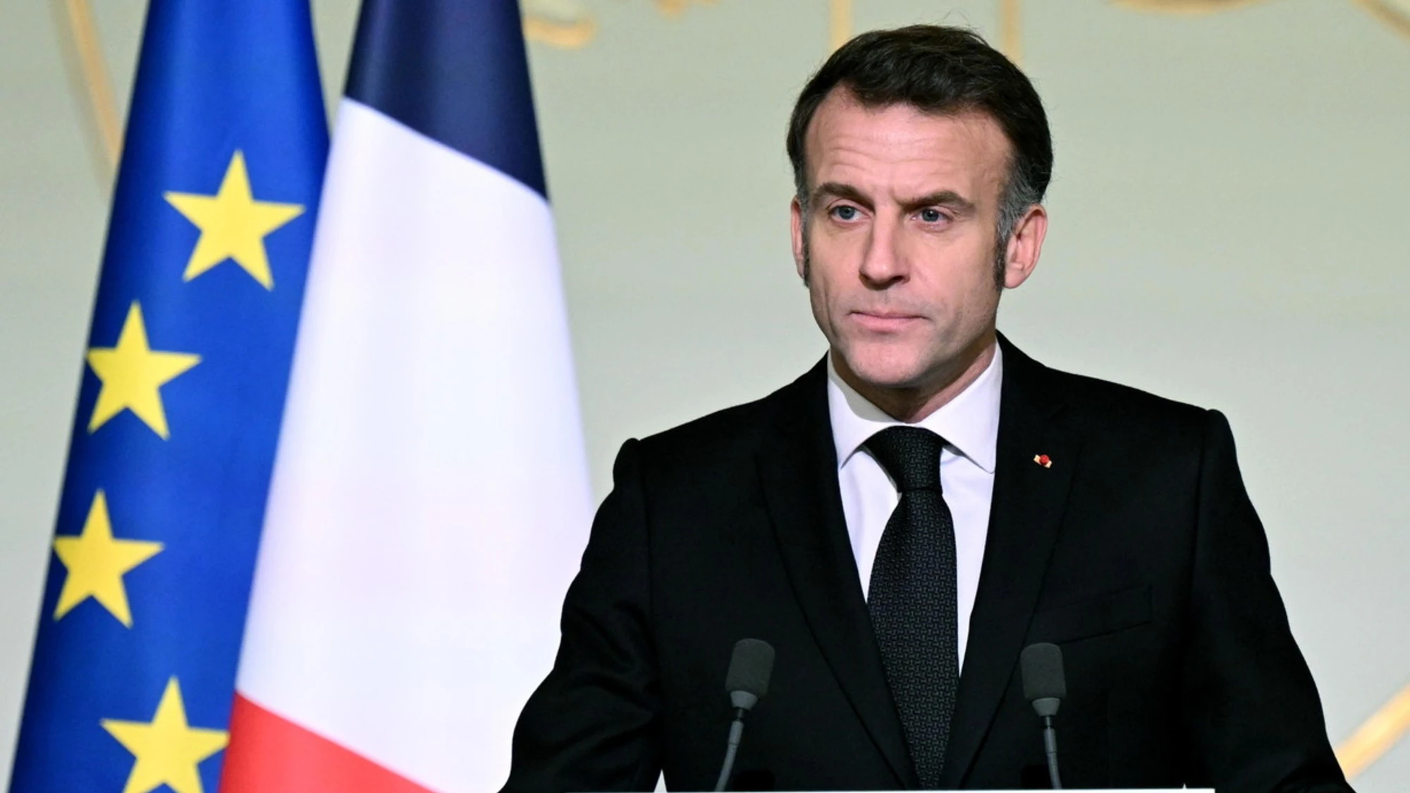 Ue, l'ultima porcheria di Macron? Le mani sulla Bce per ipotecare il dopo-Lagarde