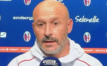 Vincenzo Italiano parla con un'altra voce: sconcerto in diretta