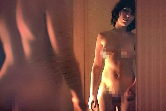 Scarlett Johansson, nudo scandaloso "rubato" sul set