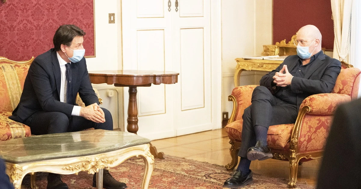 Dpcm, braccio di ferro tra governo e Regioni: "Niente show acchiapppa-like", criticato Conte